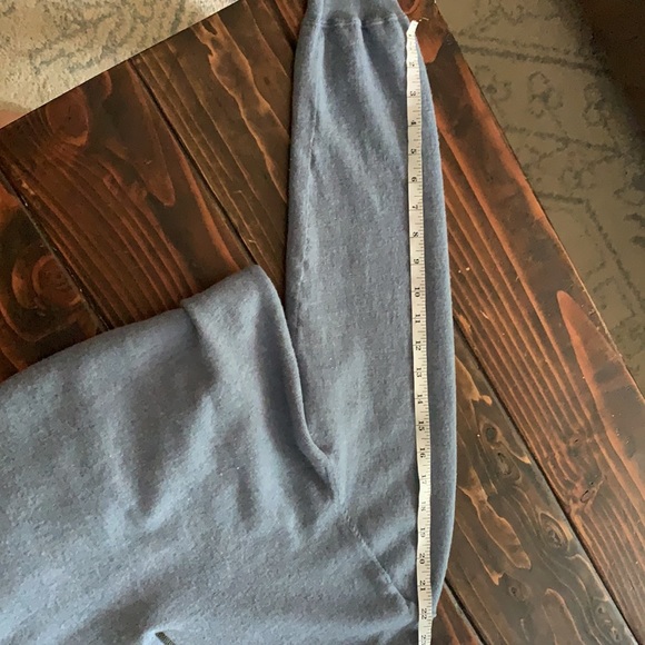 Gap Men's Half-Zip Sweatshirt - Picture 5 of 7